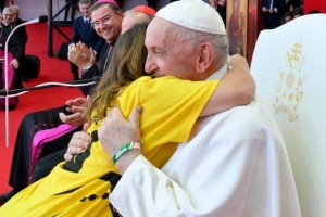 papież i wolontariuszka 